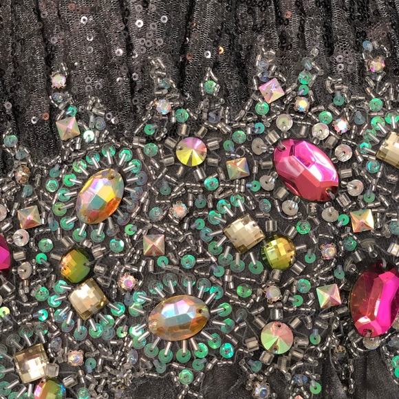 Beautiful dress - Picture 2 of 3